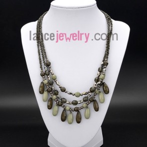 Trendy necklace with acrylic beads pendant and small size measles 
