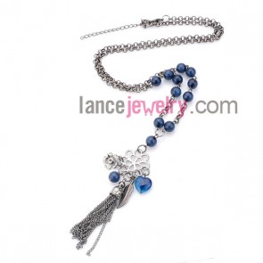 Elegant necklace with blue acrylic beads and alloy flower decoreted different pendant 
