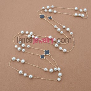 Trendy Sweater Chain Necklace with Enamel Flower