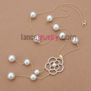 2015 New Sweater Chain Necklace with Flower Design