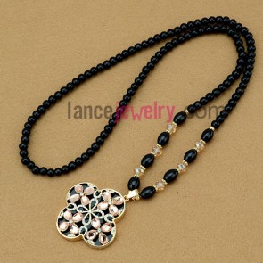 Trendy rhinestone & facet crystal flower pendant ornate strand necklace