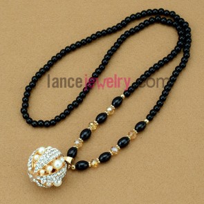 Fashion rhinestone & pearl ornate pendant sweater chain necklace
