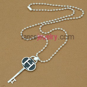 Elegant enamel & rhinestone key pendant sweater chain necklace