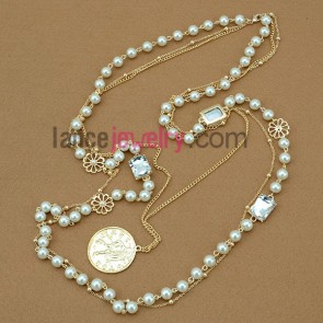 Trendy hand-made imitation pearl & rhinestone flower ornate strand necklace
