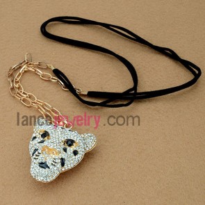 Unique metal chain necklace decorated with the rhinestone animal head