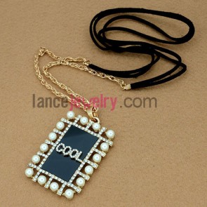 Creative zinc alloy chain necklace decorated with rhinestone letter model