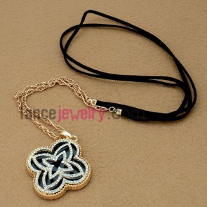 Sweet flower model chain necklace decorated with kc plating