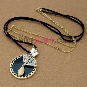 Creative zinc alloy chain necklace with cat eye pendant decoration