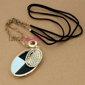 Popular zinc alloy chain necklace with hollowed pattern decoration