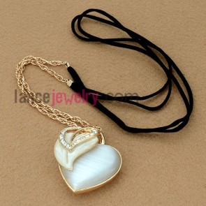 Delicate heart model zinc alloy chain necklace with rhinestone decoration