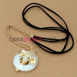 Original zinc alloy chain necklace decorated with elephant model and cat eye