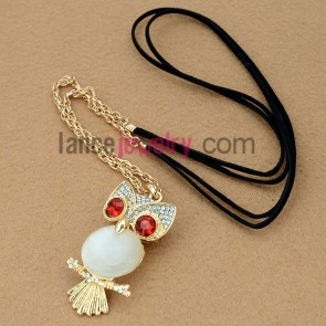 Fashion cat eye chain necklace with a lovely owl model decoration