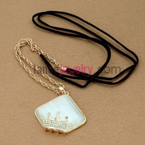 Nice crown model & cat eye decoration chain necklace