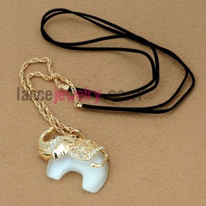 Fashion necklace with elephant model pendant