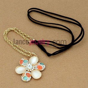 Colorful flower model chain necklace decorated with cat eye & rhinestone