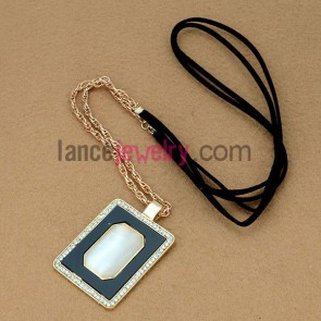 Nice chain necklace with cat eye pendant
