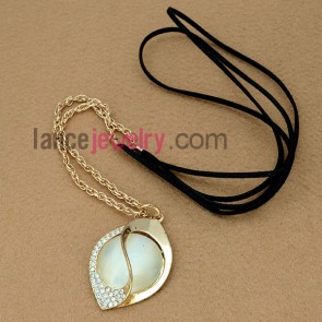 Fashion rhinestone and cat eye pendant decorated chain necklace
