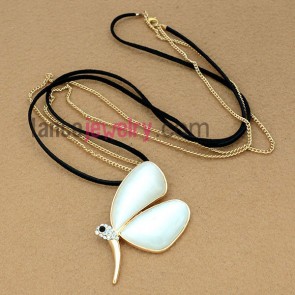 Cute butterfly model chain necklace with cat eye decoration