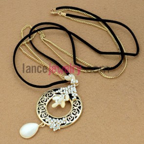 Special ring shape chain necklace decorated with cat eye pendant