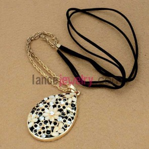 Mysterious cat eye flower decoration chain necklace