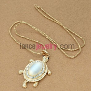 Classical cat eye decoration chain necklace with a lively turtle model