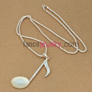 Attractive zinc alloy chain necklace decorated with a musical note model 