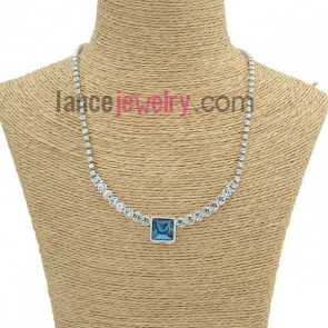 Elegant sweater chain with blue color crystal pendant 