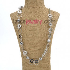 Trendy circles decorated sweater chain