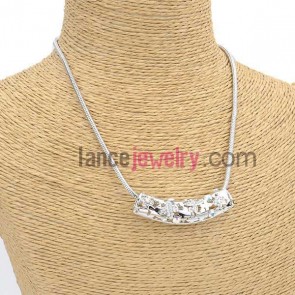 Special sweater chain with pierced pendant