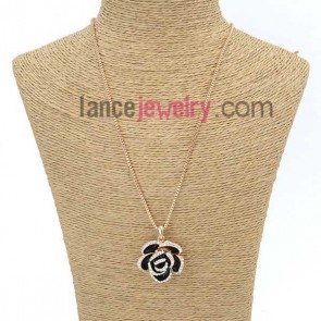 Sweet sweater chain with flower model pendant with rhinestone beads