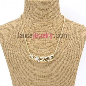 Trendy sweater chain with pierced pendant deocration