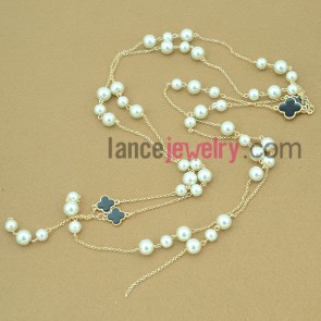 Fashion clover long pearl necklace
