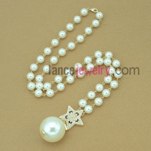 Shining rhinestone star necklace with pearls
