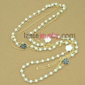 New layered pearl necklace with rose charm