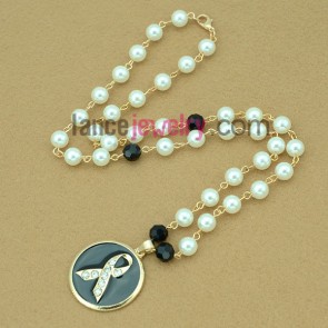Round rhinestone charm pearl necklace