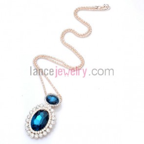 Glass & rhinestone ornate oval pendant sweater chain necklace
