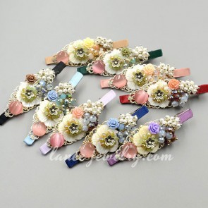 Delicate hair clip with plastic beads & flower decoration