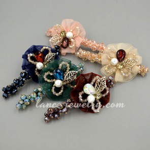 Classical hair clip with crystal & leaf pendant decoration