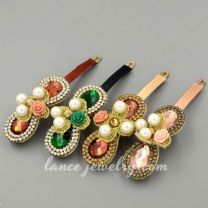 Elegant beads & rhinestone decorated the hair clip 