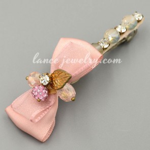 Fancy hair clip decorated with a pink bowknot