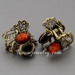 Fancy zinc alloy hair claw with red resin decoration