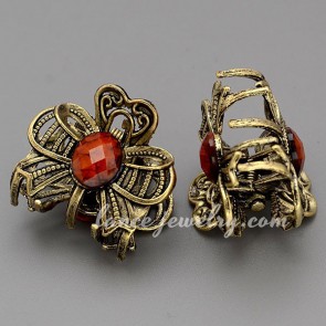 Retro zinc alloy hair claw decorated with red resin