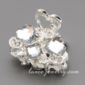 Simple zinc alloy hair claw decorated with rhodium plating