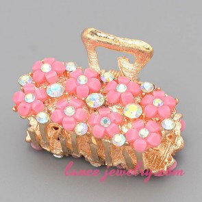 Sweet many pink resin rhinestone in the flower model decorated hair clip
