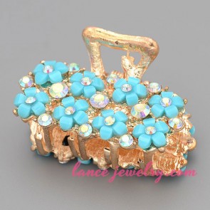 Charming hair clip with blue resin rhinestone in the flower model decorated 