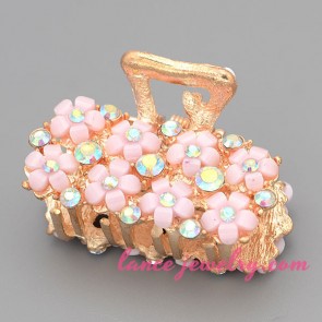 Sweet many light pink resin rhinestone in the flower model decorated hair clip