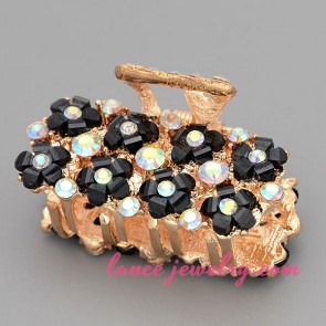 Personality hair clip with black resin rhinestone in the flower model decorated 