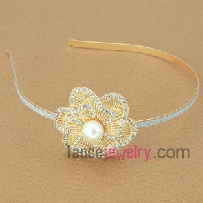 Charming hair band with iron and zinc alloy decorated golden flower model with rhinestone and pearl 