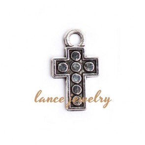 Zinc alloy pendant,a 0.85g cross pendant with 7 circles on both sides