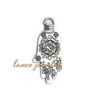 Zinc alloy pendant,a 63mm big hand with many flower patterns on both sides